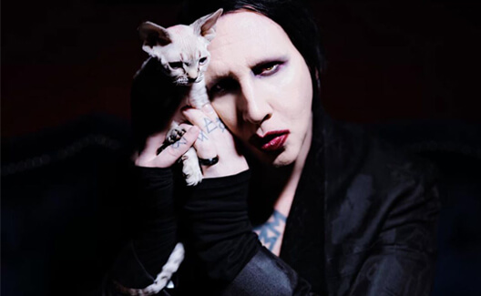 Marilyn Manson, Ikon Goth Rock Luncurkan “WE ARE CHAOS”