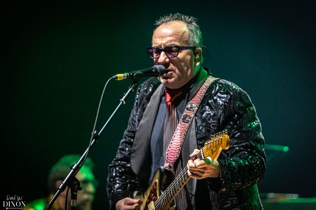 Elvis Costello Tak Akan Tampilkan "Oliver's Army" Selamanya